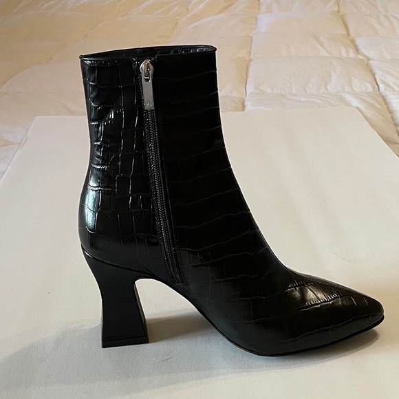 Aquatalia Claina Embossed Crocodile Shoes - Picture 3 of 3